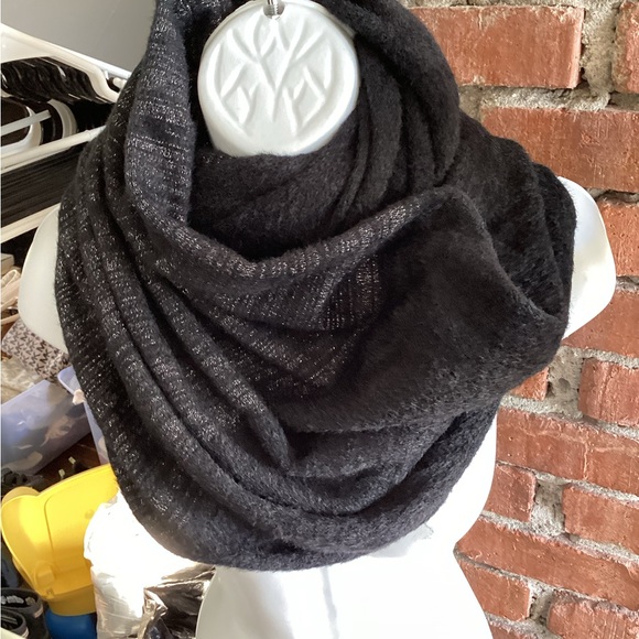 Stella and Dot “Kaci” Versatile Scarf - Picture 3 of 4